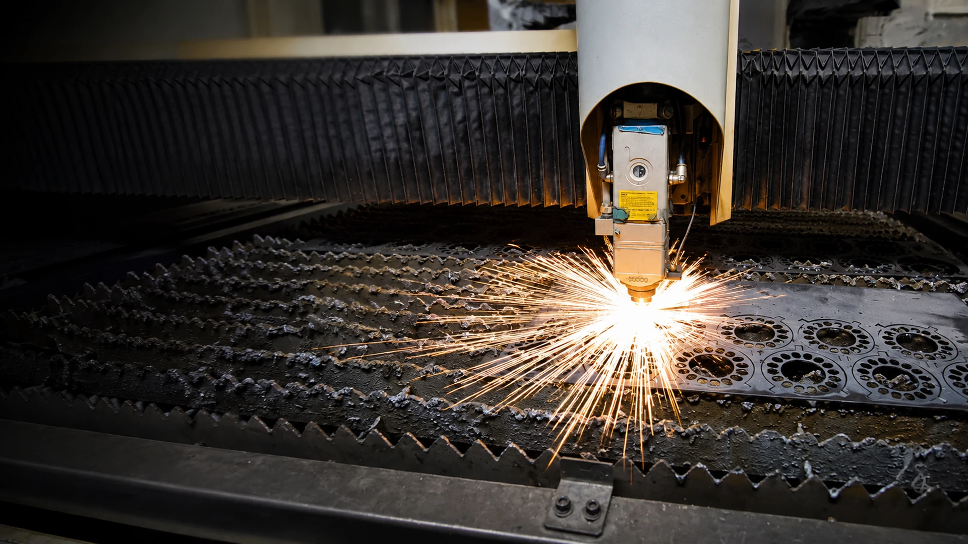 Adanır Lazer CNC lazer kesim hattı